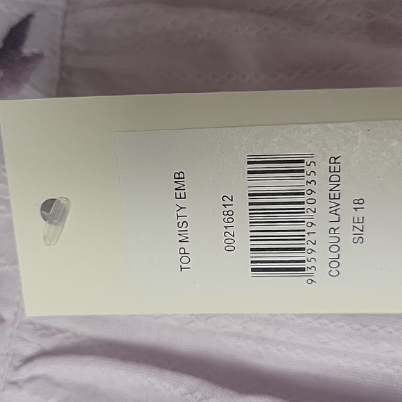 🔥NWT Avenue Misty Embroidered Top - Picture 9 of 11